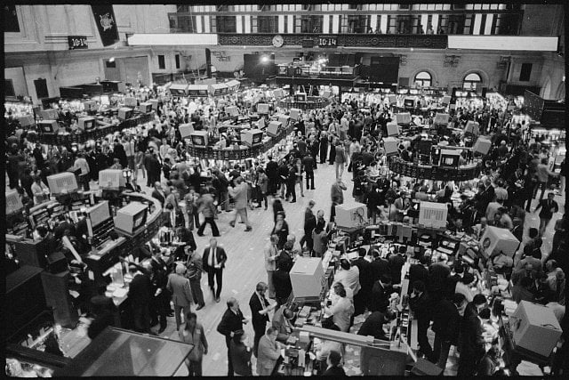 Old photo of New York Stock Exchange with crowds of people